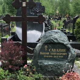 Серые памятники