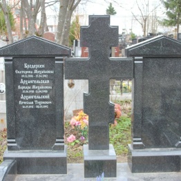 По цене памятники