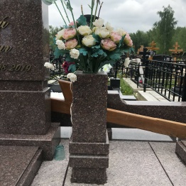 Вазы памятники