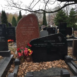 Лезниковский памятники