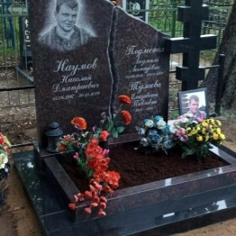 Коричневые памятники