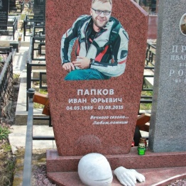 до 600 тыс ₽ памятники
