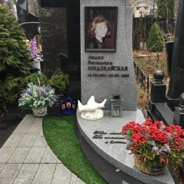 Серые памятники